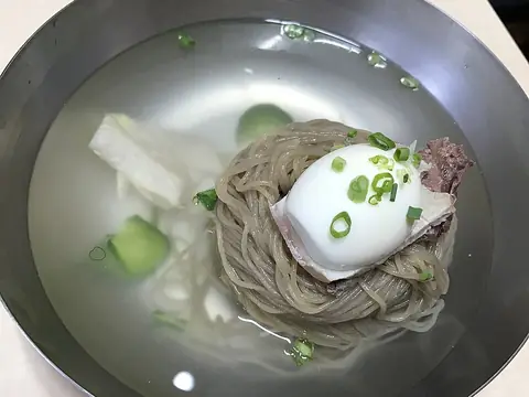 물냉면