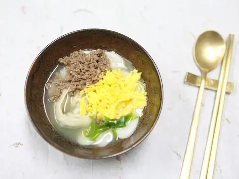 떡만둣국